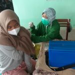 VAKSINASI COVID-19 DI PUSKESMAS KALIMAS DAN DESA LODAYA